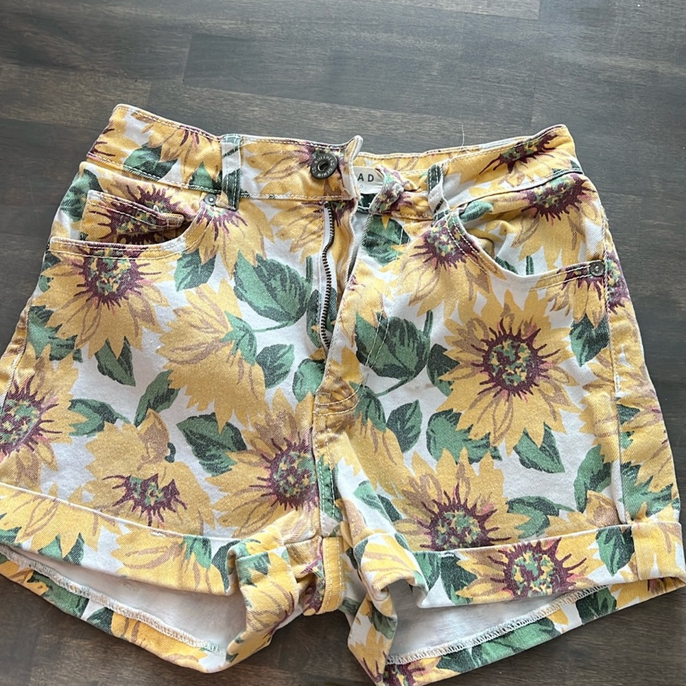 Pacsun Bullhead sunflower mom shorts size 3